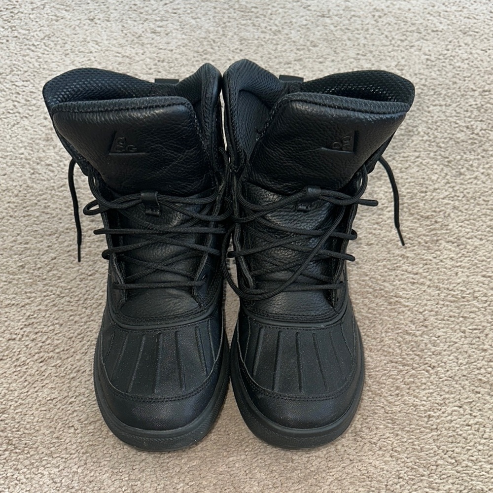 Nike ACG Black Men's Woodside Boots size 9